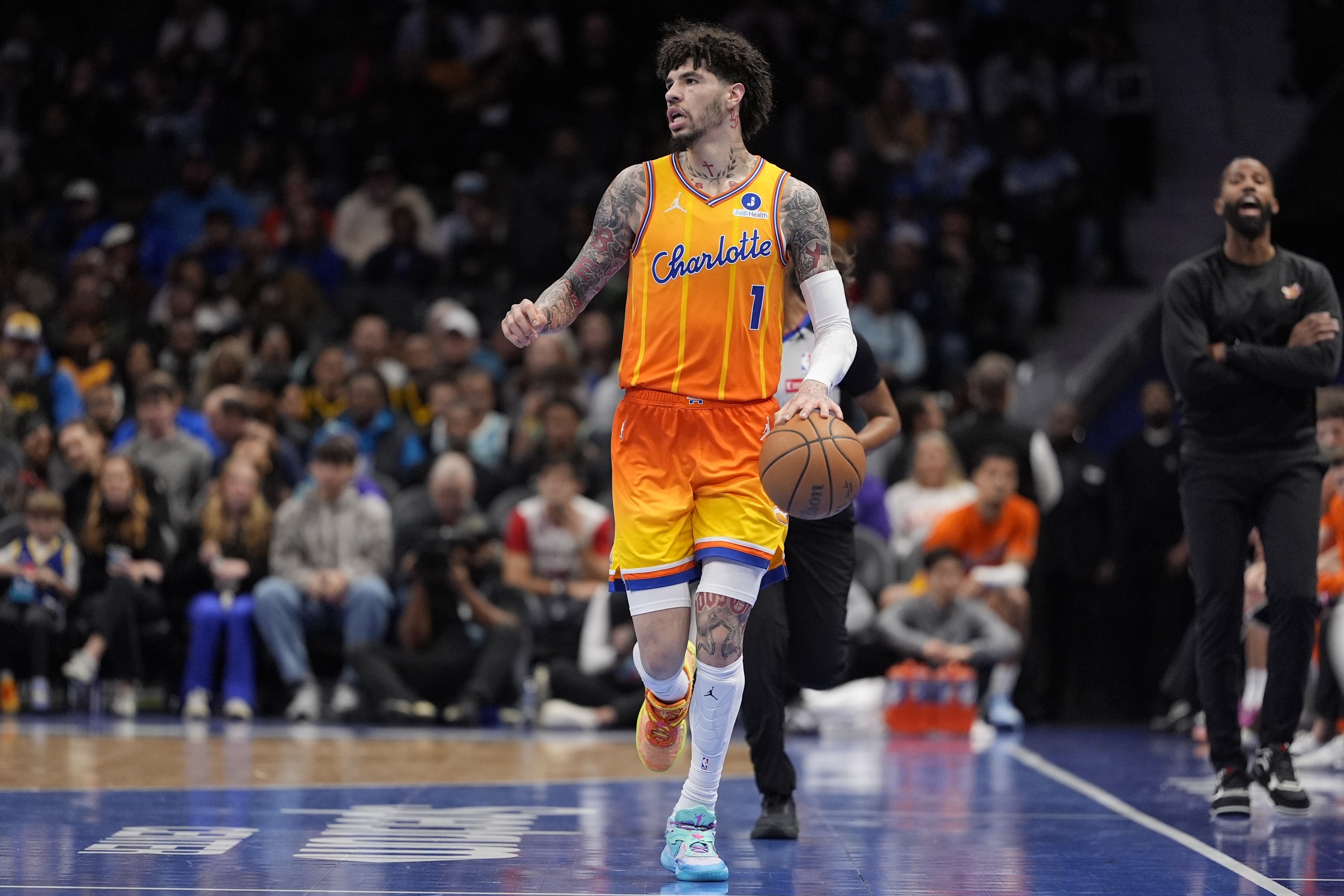 开云在线开户平台-阿里纳斯：黄蜂根本不需要成绩 留着鲍尔让他卖票就行了